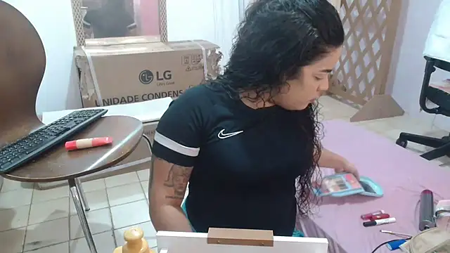 Snapshot of SecretBrunette chatting on 12, 10, 2025 SecretBrunette online show from 12, 10, 2025