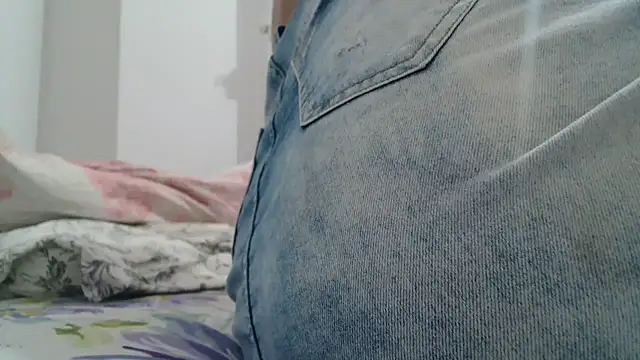 Snapshot of SecretBrunette chatting on 22, 12, 2025 SecretBrunette online show from 22, 12, 2025