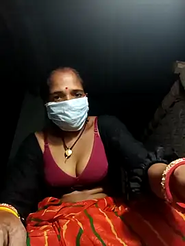 Snapshot of Hot-honi chatting on 8, 9, 2025 Hot-honi online show from 8, 9, 2025