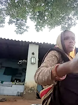 Snapshot of Hot-honi chatting on 1, 10, 2025 Hot-honi online show from 1, 10, 2025