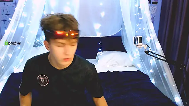 travis wolf  online show from 26, 9, 2025