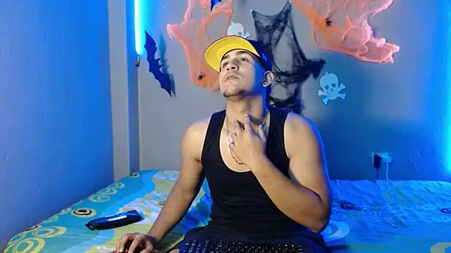 Snapshot of massimo_vidal_ chatting on 25, 10, 2025 massimo vidal  online show from 25, 10, 2025