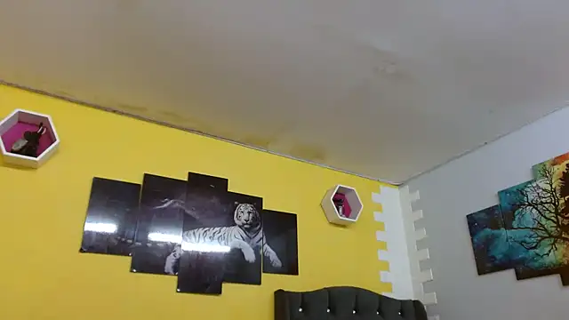 Snapshot of bull_cam chatting on 21, 10, 2025 bull cam online show from 21, 10, 2025