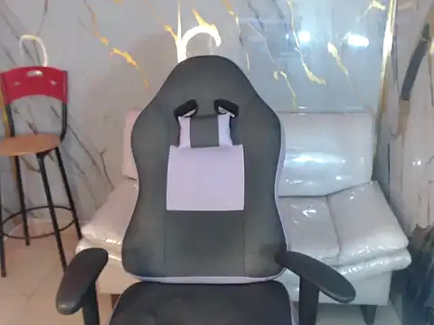 Snapshot of bull_cam chatting on 24, 10, 2025 bull cam online show from 24, 10, 2025