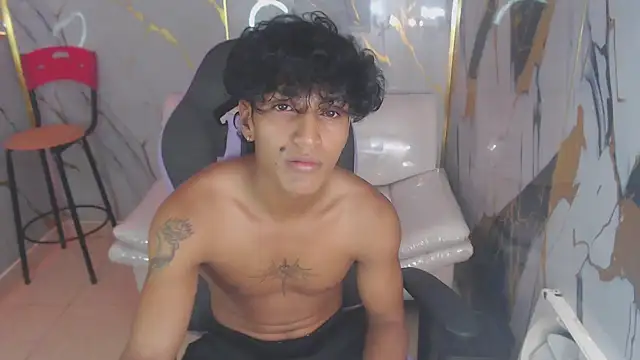 Snapshot of bull_cam chatting on 26, 10, 2025 bull cam online show from 26, 10, 2025