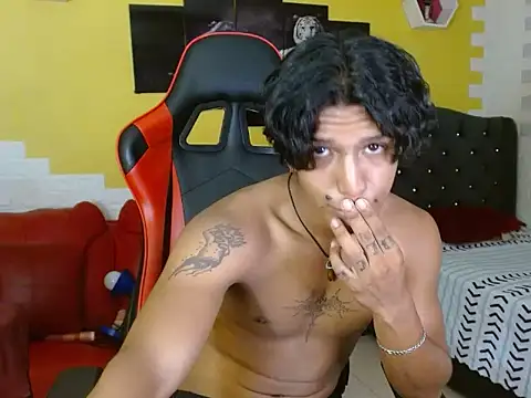 Snapshot of bull_cam chatting on 27, 10, 2025 bull cam online show from 27, 10, 2025