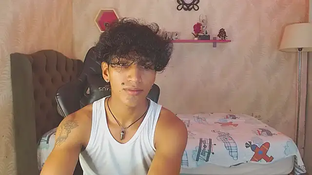 Snapshot of bull_cam chatting on 29, 10, 2025 bull cam online show from 29, 10, 2025