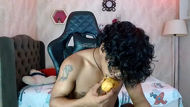 Snapshot of bull_cam chatting on 30, 10, 2025 bull cam online show from 30, 10, 2025