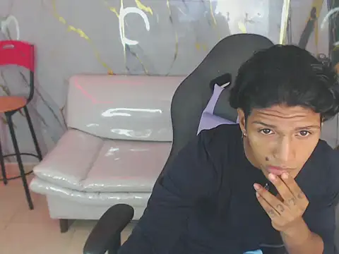 Snapshot of bull_cam chatting on 2, 11, 2025 bull cam online show from 2, 11, 2025