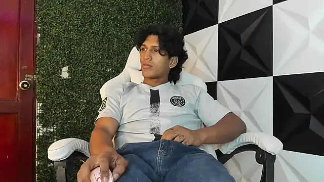 Snapshot of bull_cam chatting on 5, 11, 2025 bull cam online show from 5, 11, 2025