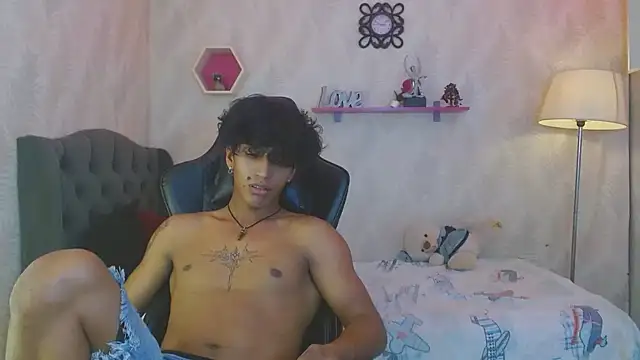 Snapshot of bull_cam chatting on 11, 11, 2025 bull cam online show from 11, 11, 2025