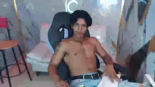 Snapshot of bull_cam chatting on 13, 11, 2025 bull cam online show from 13, 11, 2025