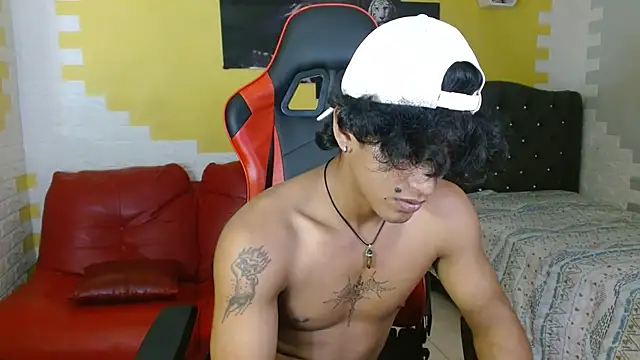 Snapshot of bull_cam chatting on 16, 11, 2025 bull cam online show from 16, 11, 2025