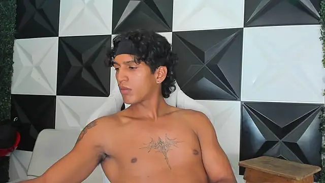 Snapshot of bull_cam chatting on 18, 11, 2025 bull cam online show from 18, 11, 2025