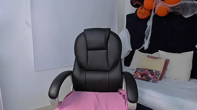 Snapshot of kate_lua chatting on 20, 10, 2025 kate lua online show from 20, 10, 2025