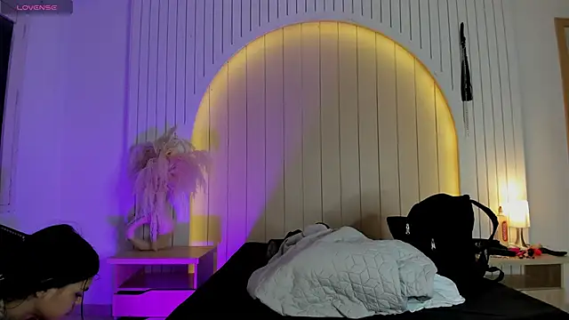 ALICESANDOVAL online show from 15, 4, 2026