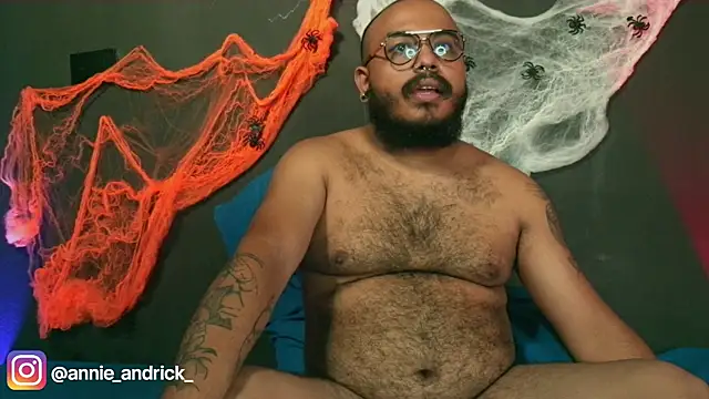  leda swan  online show from 25, 10, 2025