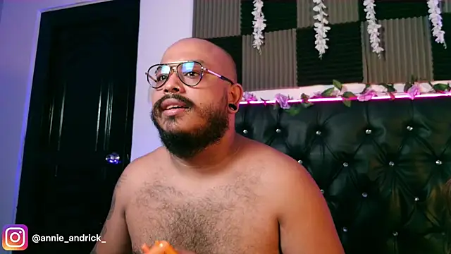  leda swan  online show from 29, 3, 2026