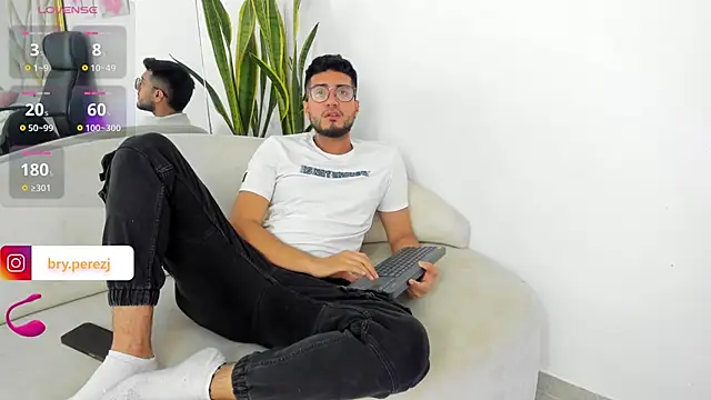 Snapshot of bryXonStorm chatting on 10, 9, 2025 bryXonStorm online show from 10, 9, 2025