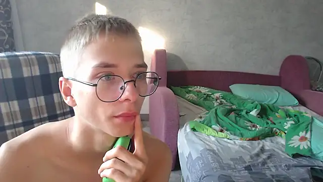 glasses cat online show from 22, 9, 2025