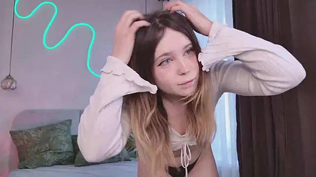 Lina Glow online show from 22, 4, 2026