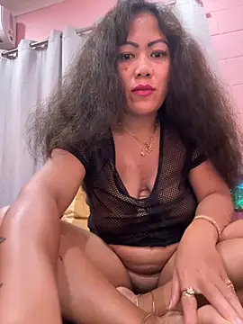 Snapshot of Lindarossyta chatting on 2, 11, 2025 Lindarossyta online show from 2, 11, 2025