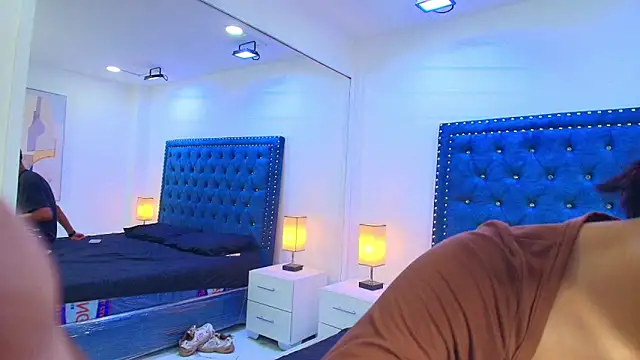 Damian and roxanne online show from 12, 9, 2025