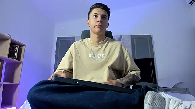 liaamsmiith  online show from 9, 9, 2025