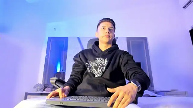 liaamsmiith  online show from 15, 9, 2025