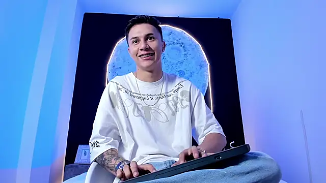 liaamsmiith  online show from 28, 10, 2025