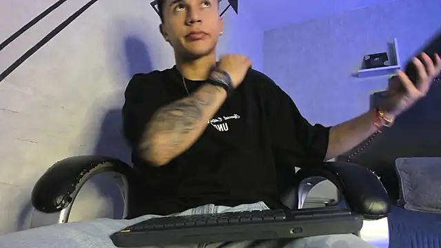 liaamsmiith  online show from 17, 12, 2025