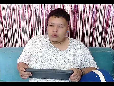 Snapshot of Yulian_bigclit7 chatting on 3, 12, 2025 Yulian bigclit7 online show from 3, 12, 2025