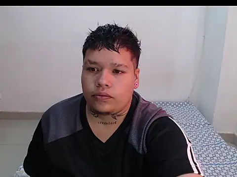 Snapshot of Yulian_bigclit7 chatting on 18, 12, 2025 Yulian bigclit7 online show from 18, 12, 2025