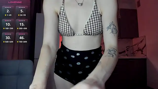 Snapshot of Miriamleroy_ chatting on 9, 10, 2025 Miriamleroy online show from 9, 10, 2025