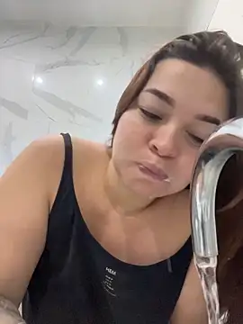 Snapshot of sarahreyess_11 chatting on 4, 4, 2026 sarahreyess 11 online show from 4, 4, 2026