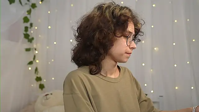 MimiLicks online show from 19, 9, 2025