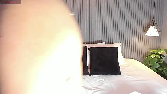 Snapshot of ZoeHardman chatting on 1, 11, 2025 ZoeHardman online show from 1, 11, 2025