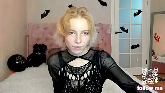 Snapshot of Pink_Lila18 chatting on 30, 10, 2025 Pink Lila18 online show from 30, 10, 2025