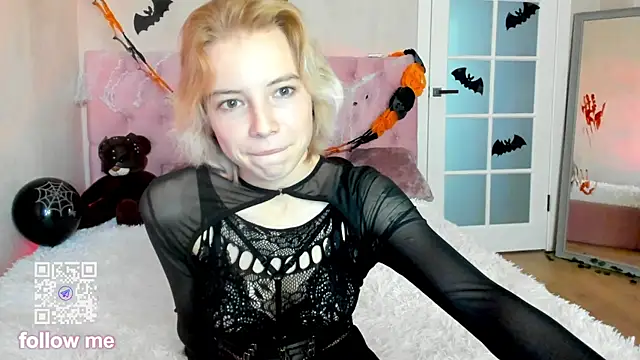 Snapshot of Pink_Lila18 chatting on 31, 10, 2025 Pink Lila18 online show from 31, 10, 2025