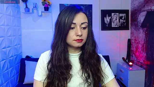 Snapshot of Eva_Roussell chatting on 27, 10, 2025 Eva Roussell online show from 27, 10, 2025