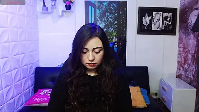 Snapshot of Eva_Roussell chatting on 5, 11, 2025 Eva Roussell online show from 5, 11, 2025