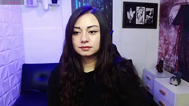 Snapshot of Eva_Roussell chatting on 8, 11, 2025 Eva Roussell online show from 8, 11, 2025