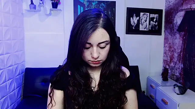 Snapshot of Eva_Roussell chatting on 12, 11, 2025 Eva Roussell online show from 12, 11, 2025