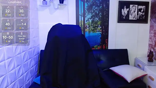 Snapshot of Eva_Roussell chatting on 13, 11, 2025 Eva Roussell online show from 13, 11, 2025