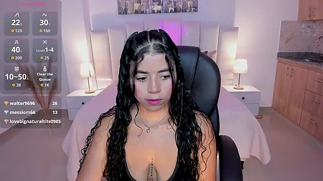 Snapshot of issi_loren chatting on 23, 9, 2025 issi loren online show from 23, 9, 2025
