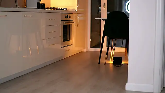 ElaraShine online show from 24, 2, 2026