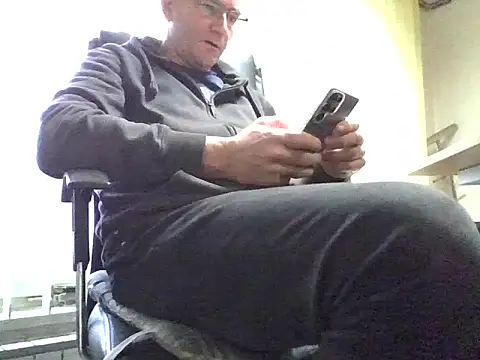 Snapshot of IMGTomi chatting on 22, 12, 2025 IMGTomi online show from 22, 12, 2025