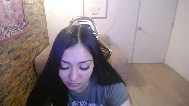 Snapshot of Ivony18_b chatting on 13, 9, 2025 Ivony18 b online show from 13, 9, 2025