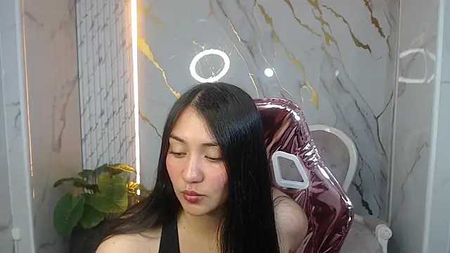 Snapshot of Ivony18_b chatting on 15, 10, 2025 Ivony18 b online show from 15, 10, 2025