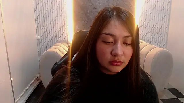 Snapshot of Ivony18_b chatting on 21, 10, 2025 Ivony18 b online show from 21, 10, 2025